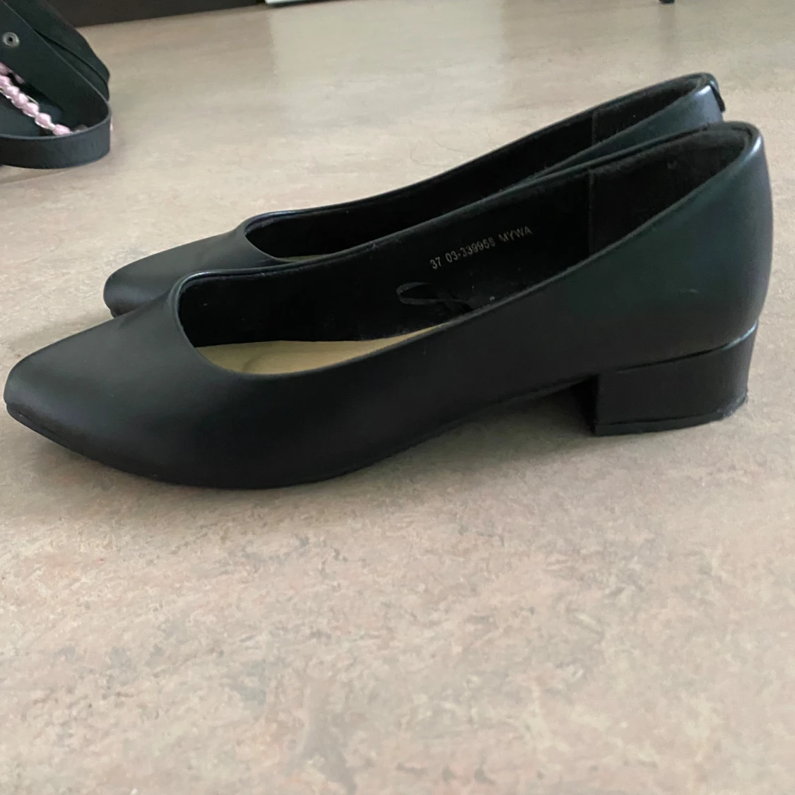 Svarta klackskor  - 2