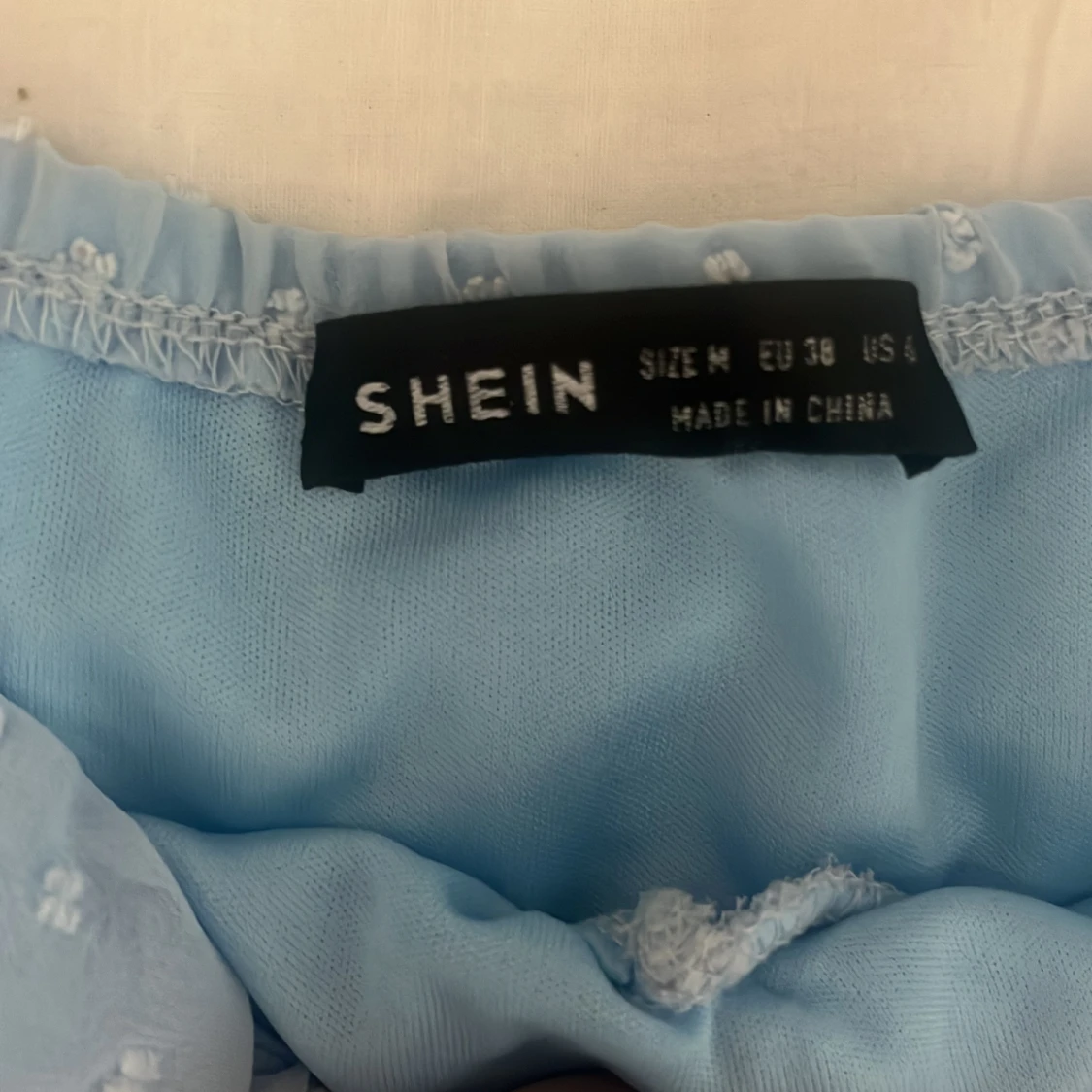 Ljusblå offshoulder topp från SHEIN - 1