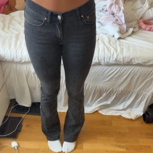 Lågmidjade bootcut jeans Gina tricot  - Från tall avdelningen, perfekt längd för någon med lite längre ben. Jag är 170 som referens. 