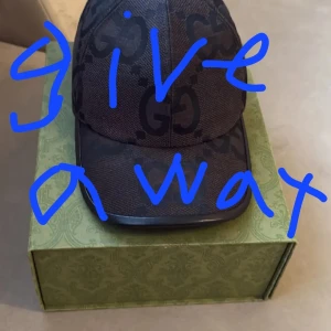 Svart keps från Gucci med GG-mönster - Tävling 🔥🔥🔥🤝 för att vinna måste ni följa mig och lika annonsen och vinnaren dras 25 augusti, lycka till🎉🎉