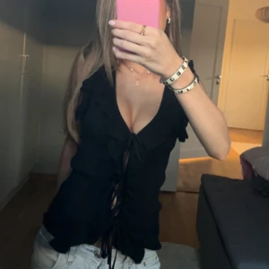 Volang topp - Svart volang topp