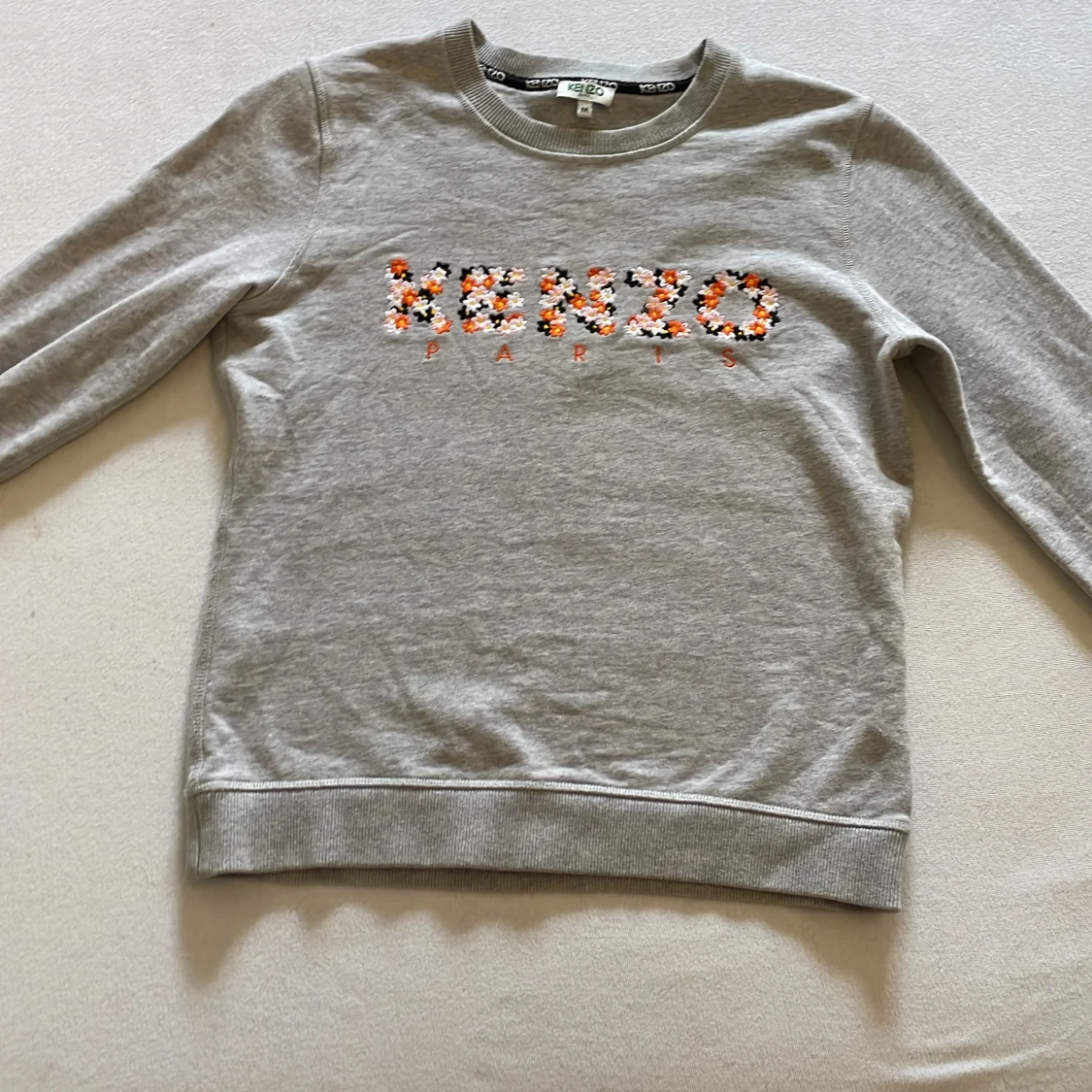 Grå Kenzo sweatshirt med blommor - 2