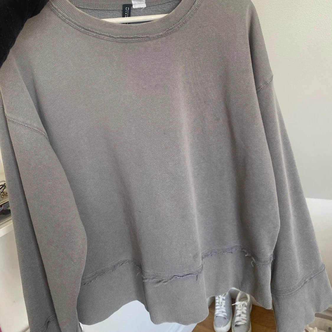 Grå loose sweatshirt från H&M Divided