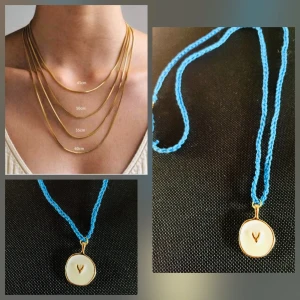 By prisförslag- 50 cm blå virkad halsband med guld berlock -  Detta gäller 50 cm längd i unikt blått virkat halsband  och rund vit berlock med ett litet hjärta i guld. Perfekt för att mixa och matcha för en personlig stil.