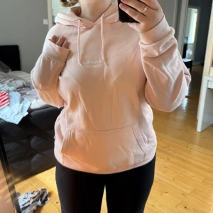 Ljusrosa hoodie från yourturn - Ljusrosa hoodie i storlek S från Yourturn i fint skick.