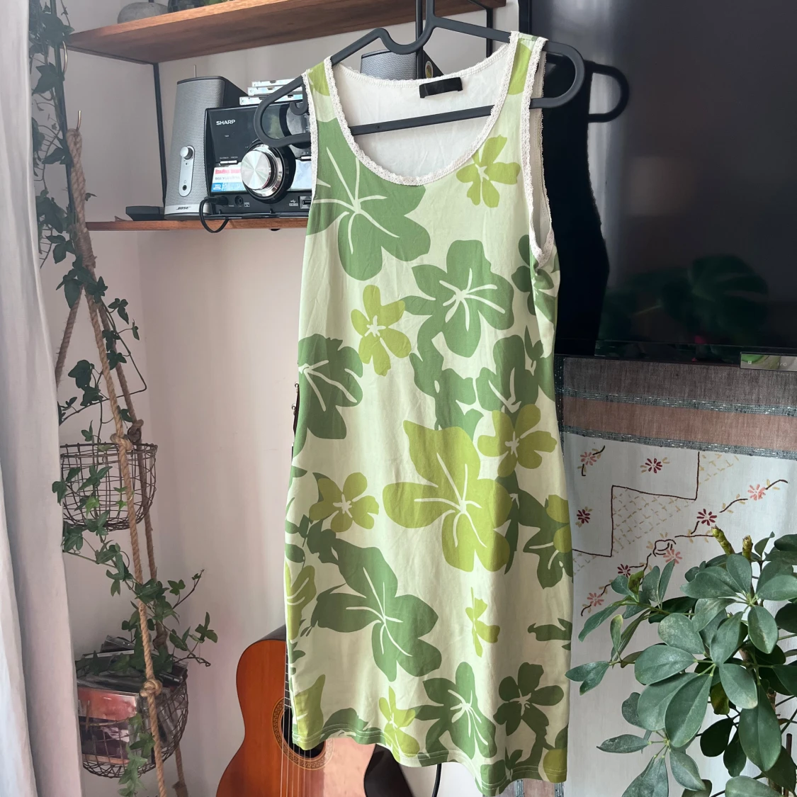 Grön blommig kortklänning - 2