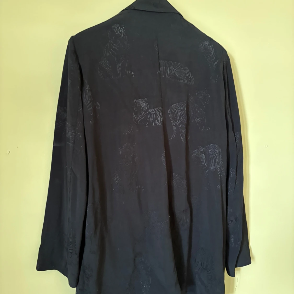 Svart kavaj med tigermönster från Zara - 2