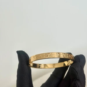 Armband - 150 kr /