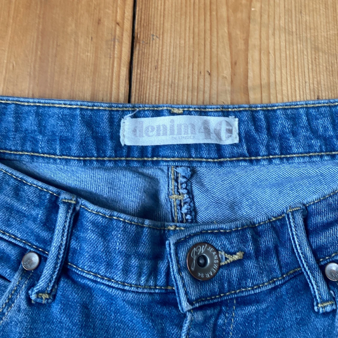 Blå jeanskjol med volang från Lindex - 2