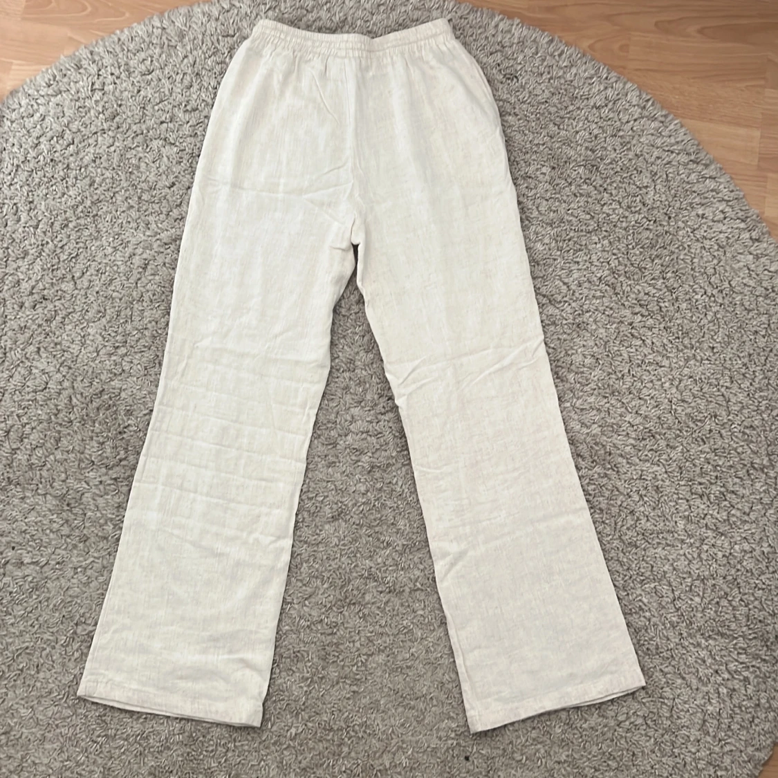 Beige linnebyxor från Grunt med snörning - 1