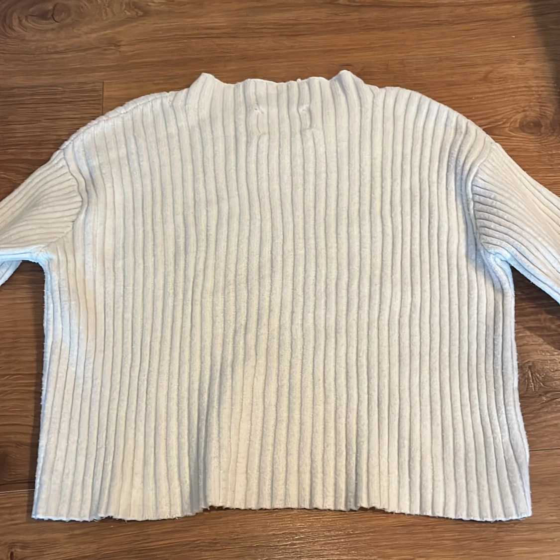 Vit ribbstickad tröja  - 1