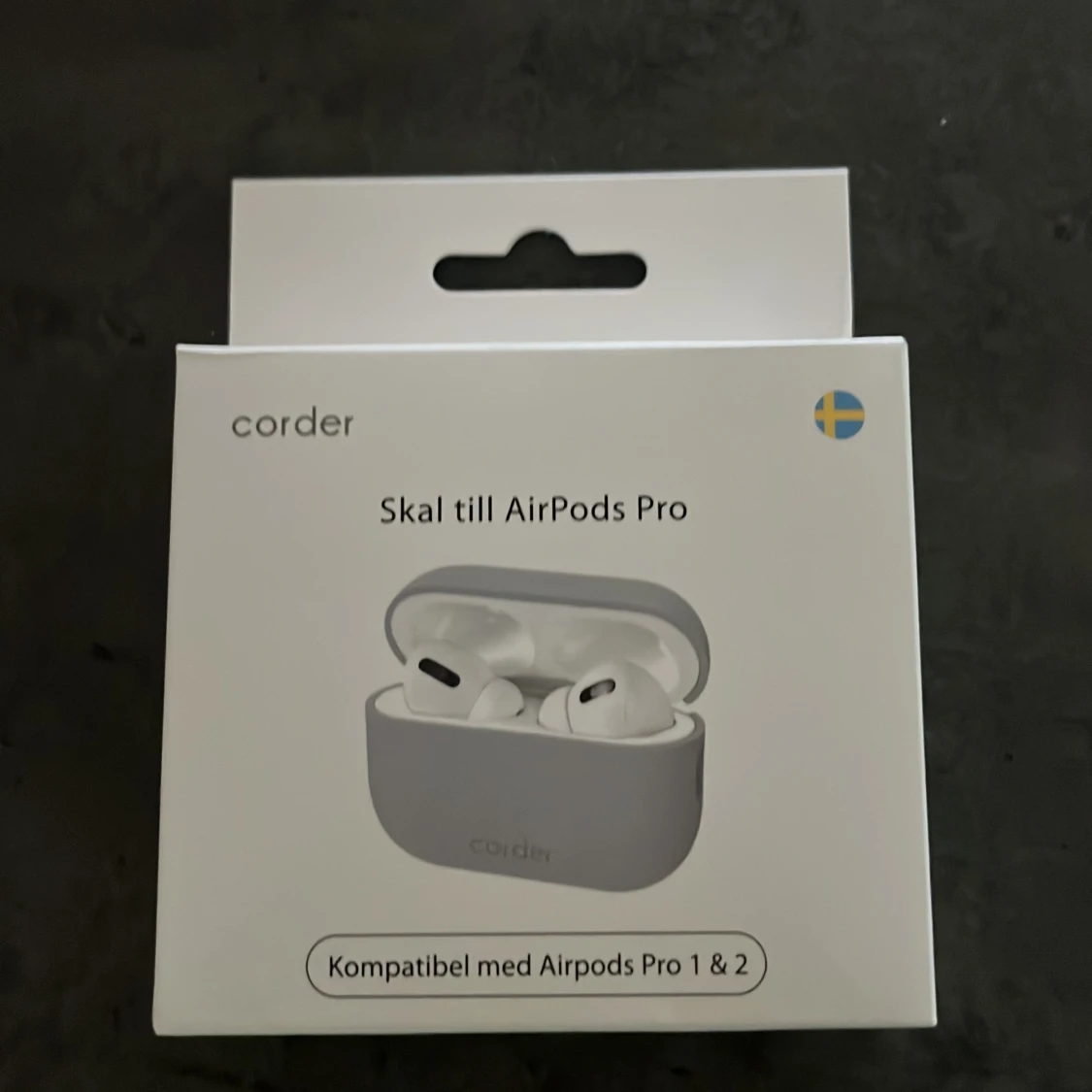 Grått AirPods Pro skal från Corder