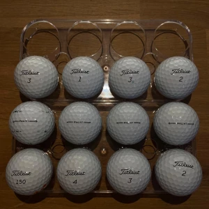 Titliest ProV1  - 12st Titliest ProV1 | Skick : Bra men vissa har markeringar som inte påverkar spelet (se markeringar på bilder 2-5) | Funkar för alla nivåer av golf | Pris kan diskuteras | Skicka gärna ett Dm om du har några frågor |