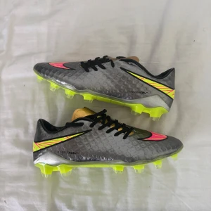 Nike Hypervenom grå silver fotbollsskor - Nike Hypervenom fotbollsskor neymar. Väldigt eftertraktade. Splitternya