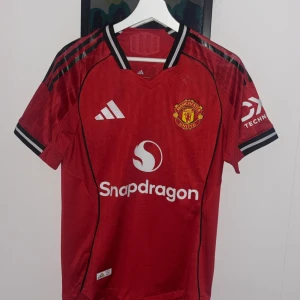 Manchester United Cunha #10 Adidas tröja - Här under ser du kvaliten av tröjorna jag säljer. 