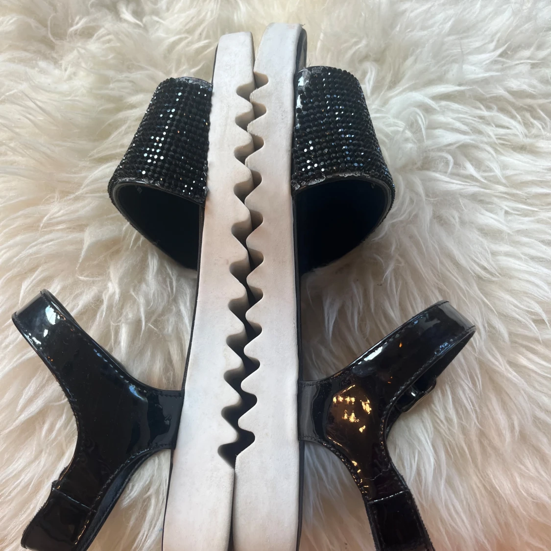 Svarta glittriga sandaler från H&M - 2