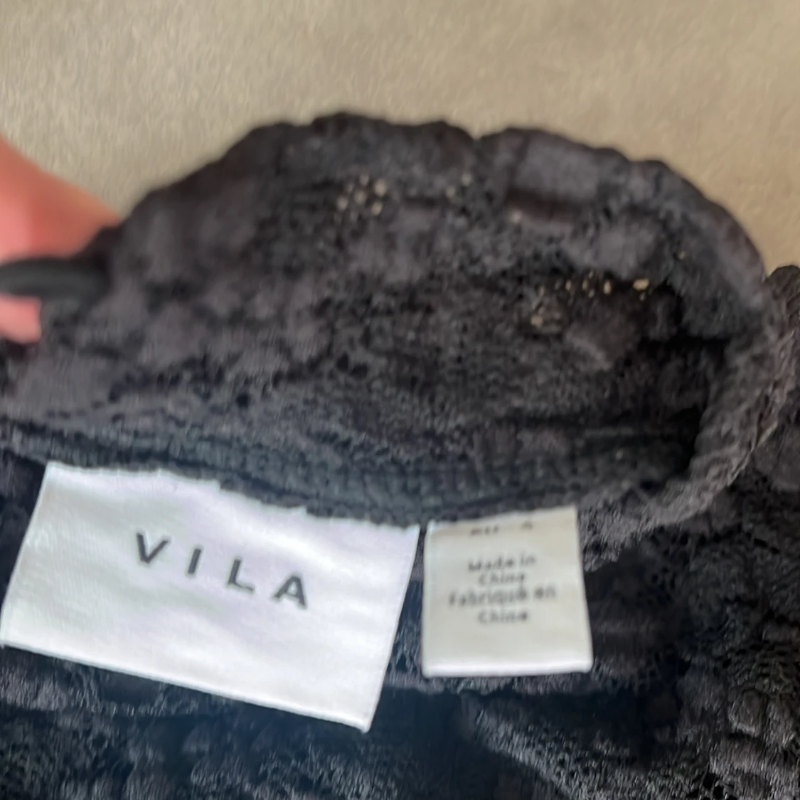 Svart spetsblus från VILA - 3