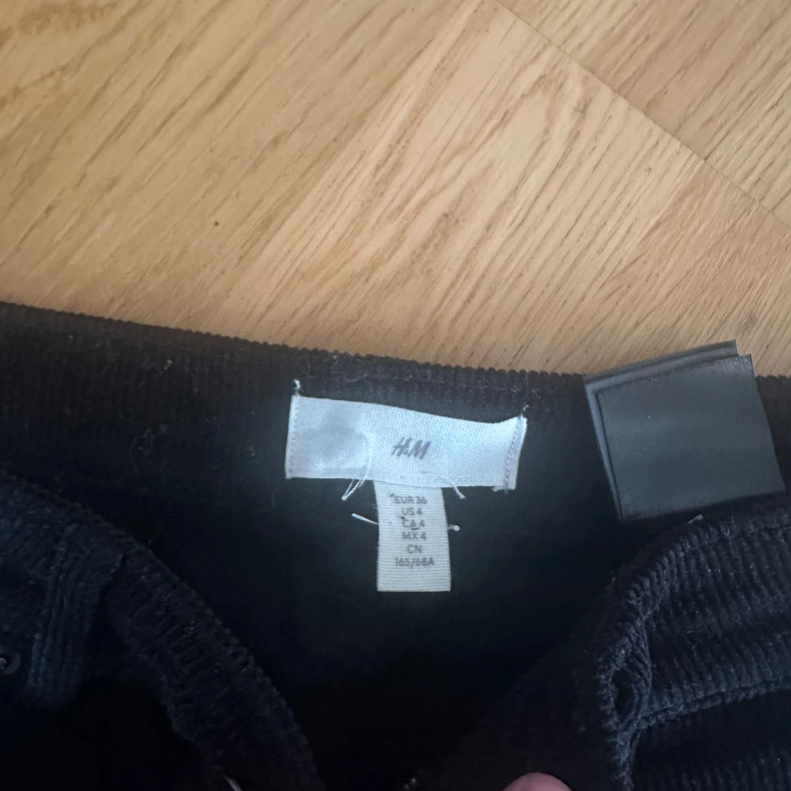 Svarta manchesterbyxor från H&M - 1