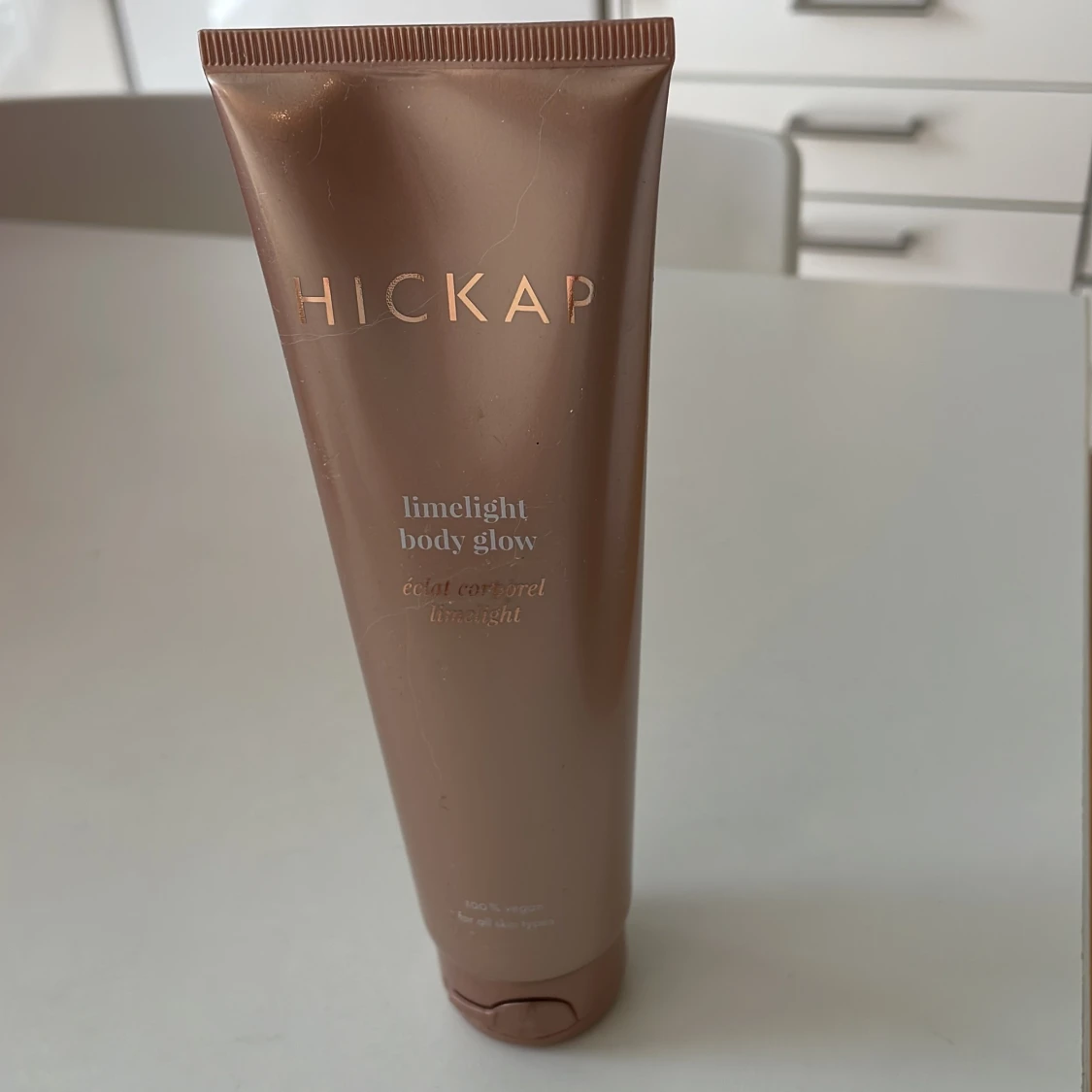Hickap Limelight Body Glow highlighter