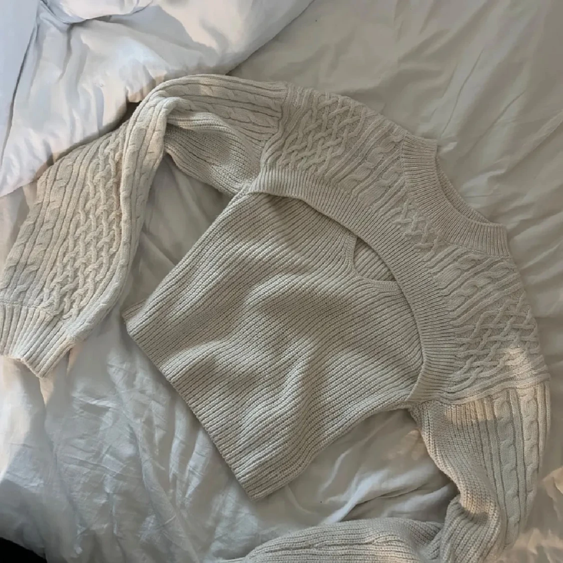 Beige croppad stickad tröja