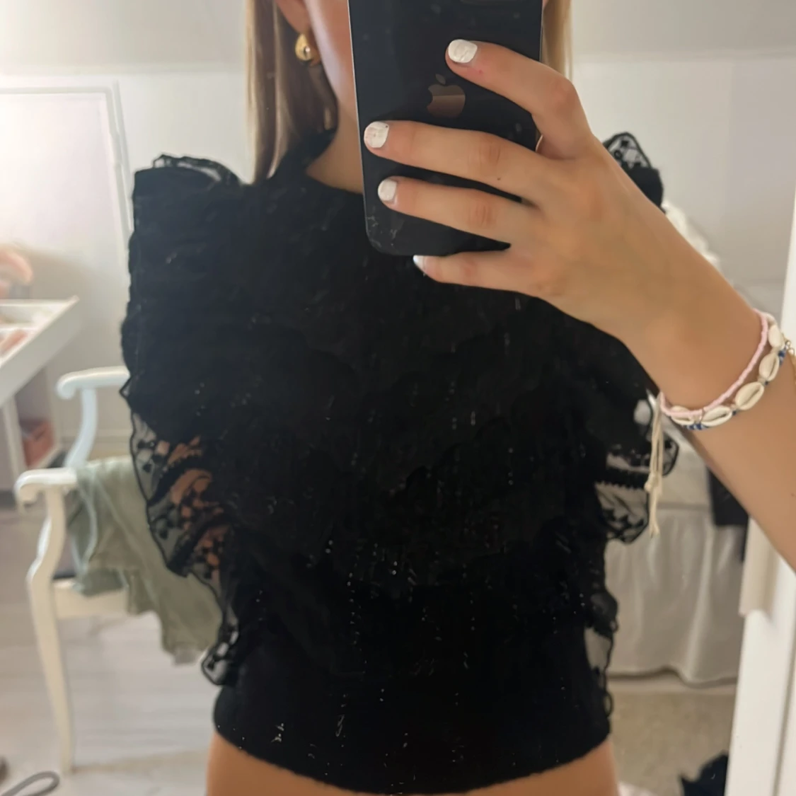 Svart topp med spetsdetaljer från zara - 2