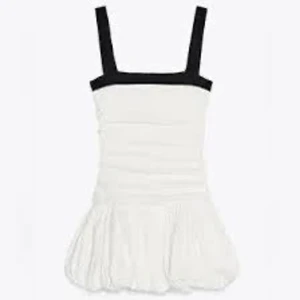 Klänning  - Klänning från Zara. Aldrig använd, prislapp kvar. 