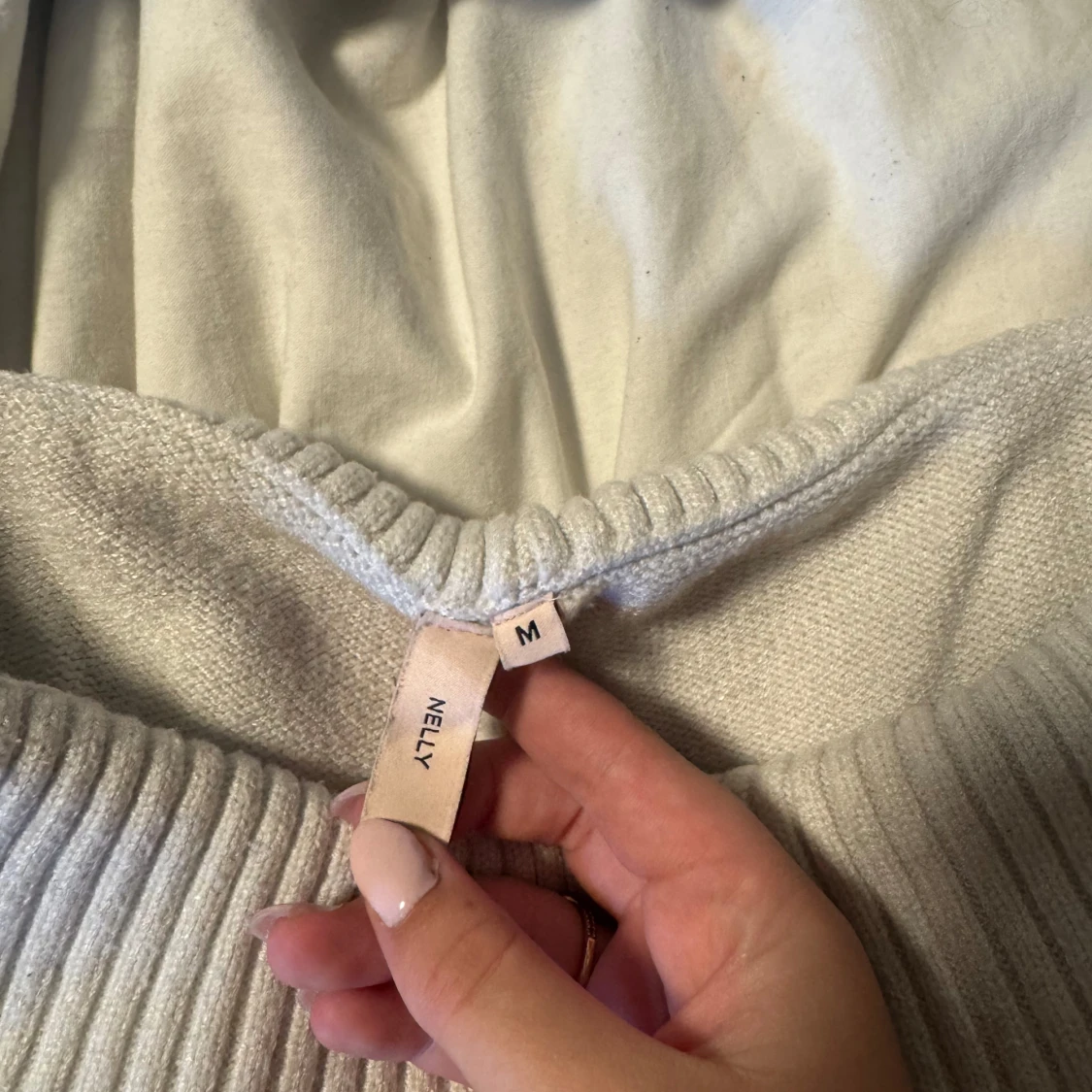 Stickade vita shorts från Nelly - 2