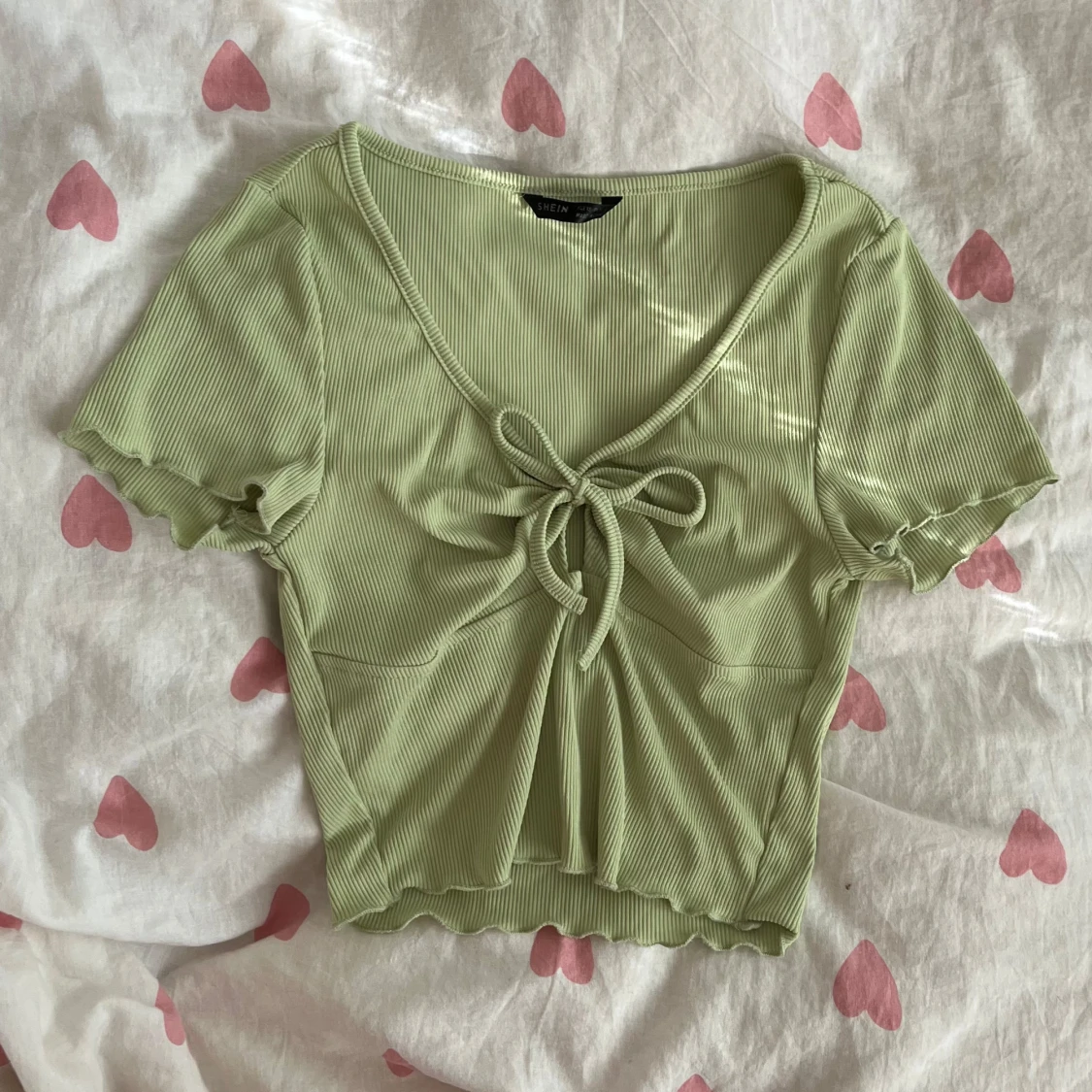 Ljusgrön croppad topp med knytning