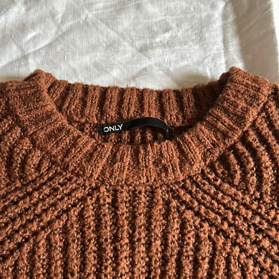 Brun stickad tröja från ONLY - 1