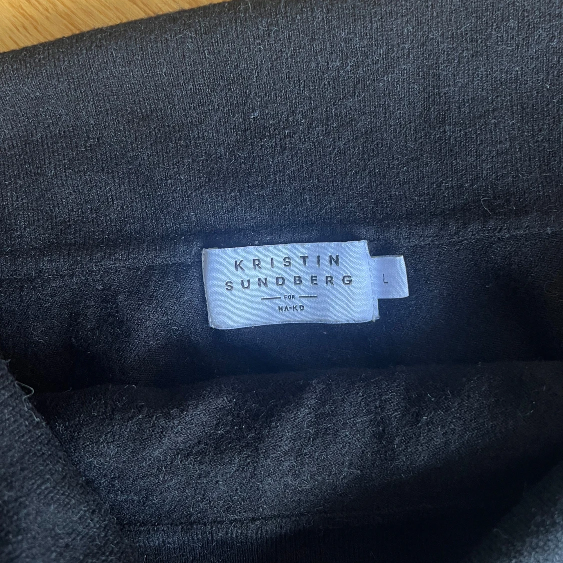 Svart offshoulder tröja NA-KD - 2