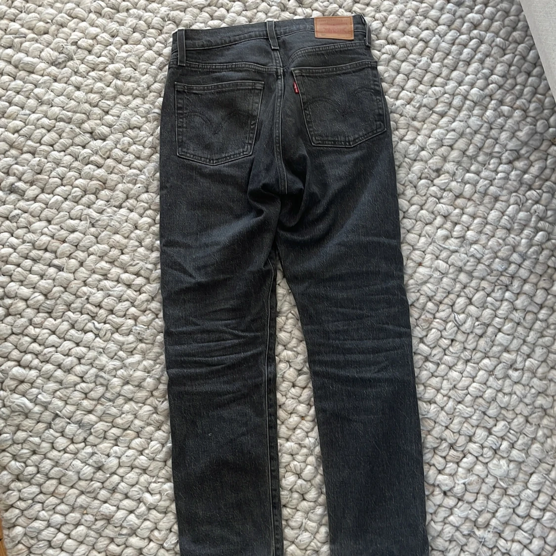 Levi's 501 svarta jeans W25 L28 - 1