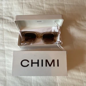 Chimi 04 - Tja! Nu säljer jag ett par feta Chimi 04 Ecru | Skick: 9/10 | Retail: 1400 kr | Inköptes förra sommaren helt nya | Skriv gör ytterligare frågor!  Mvh Tim