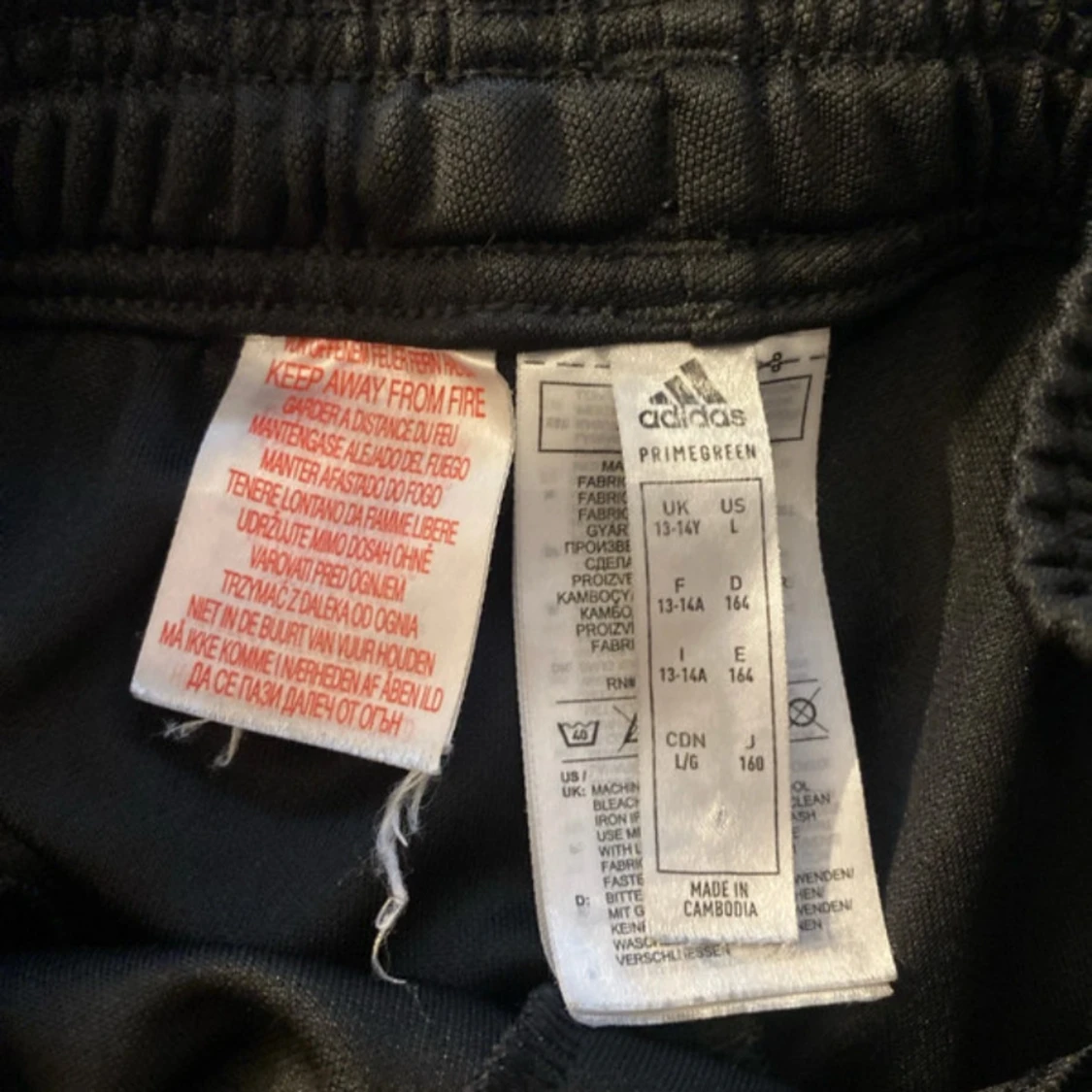 Svarta Adidas träningsbyxor med vita ränder - 4