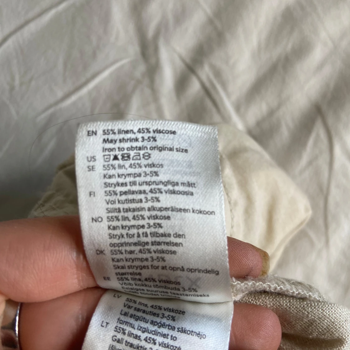 Beiga shorts från Lindex i linneblandning - 2