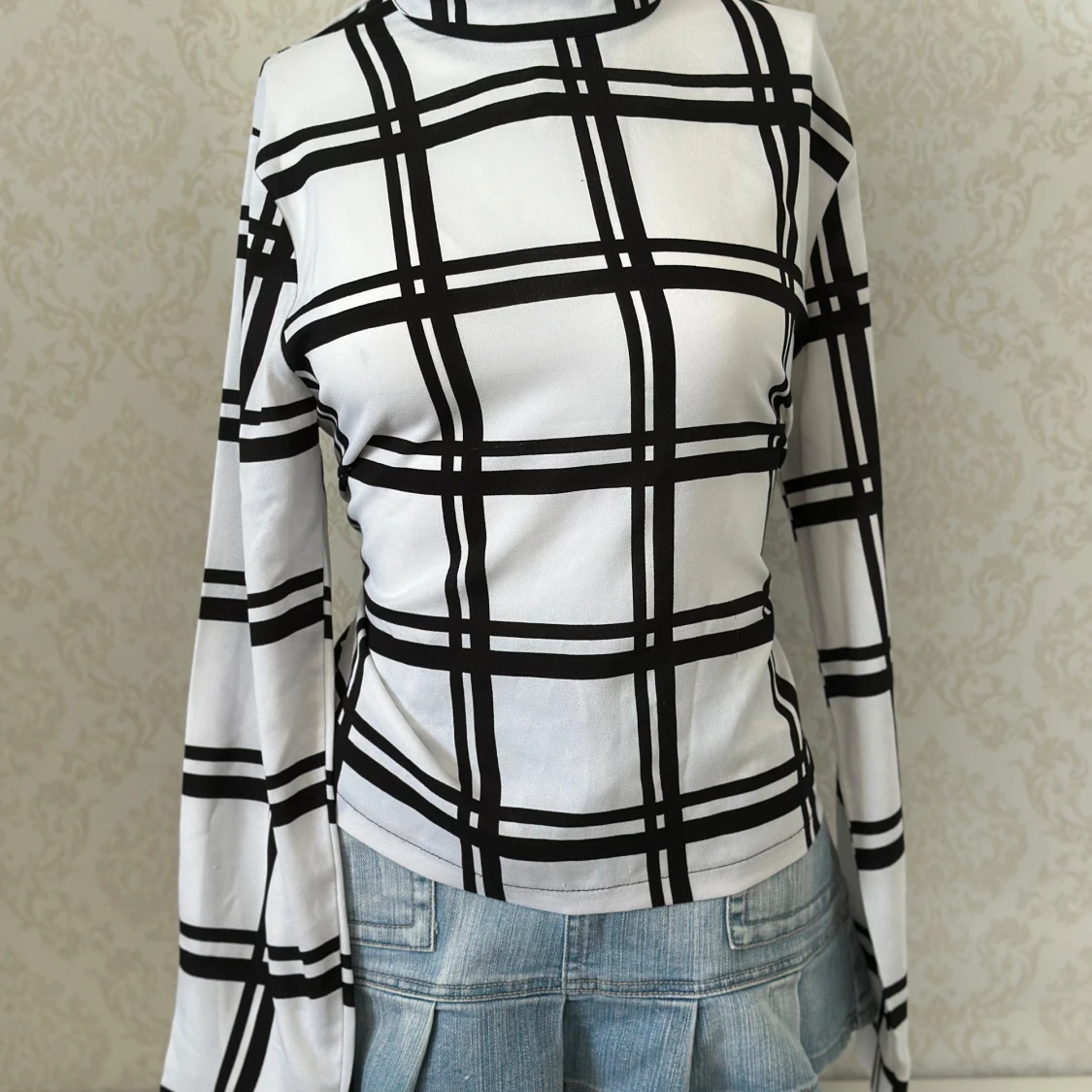 Vit och svart rutig långärmad topp från Sisters Point