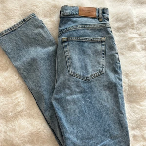 Tall jeans  - Passar mig som är 174-175 cm lång. Använda 1 gång 