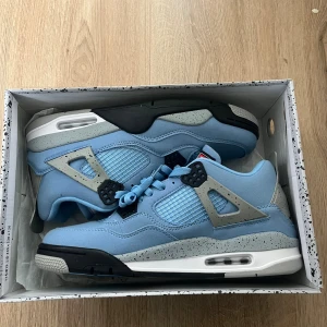 Jordan 4 University Blur - Aldrig använda. DMa för fler bilder
