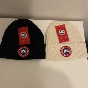 Mössor  - One size. Oanvända vid köp så fraktar jag inom 1-2 dagar📦