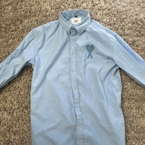 Ami paris alexandre mattiussi skjorta  - Storlek M använd fåtal gg