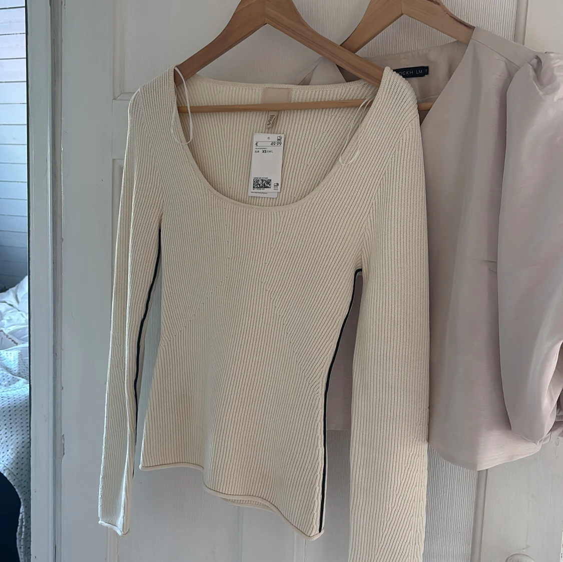 Ribbad offwhite långärmad topp från H&M