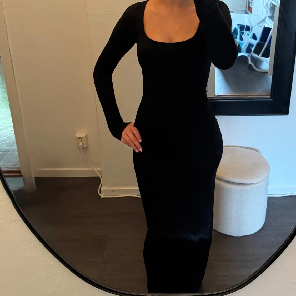 Svart långklänning med lång ärm