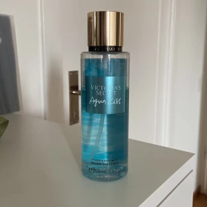 Aqua kiss victoria secret - Nästintill full 