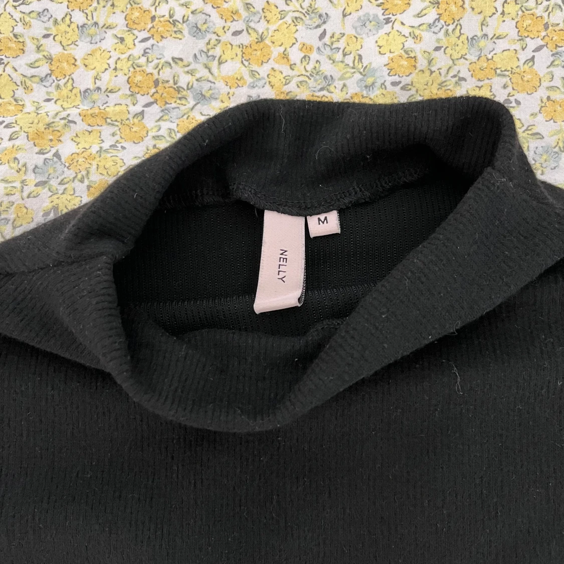 Svart ribbad klänning  - 2