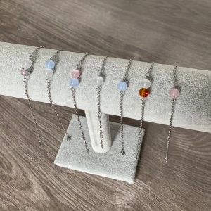 Utförsäljning av rostfria armband - Detta är utförsäljning då vi vill sälja ut allting från vårat UF-FÖRETAG. Nu säljer vi det för 20kr styck eller köp två för 30kr Orginalpriset är 75kr och de är rostfritt. Köp köp