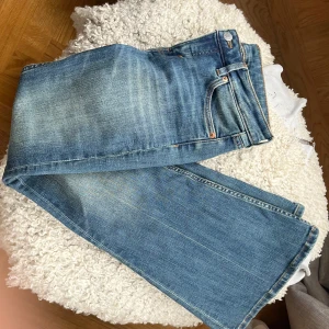 Monki katsumi jeans  - Jätte snygga men tyvärr för korta på mig som är 174 🥹❤️❤️ helt nya med prislapp kvar, aldrig använda bara testade. Nypris är 500 kr. Jag går ner i pris 