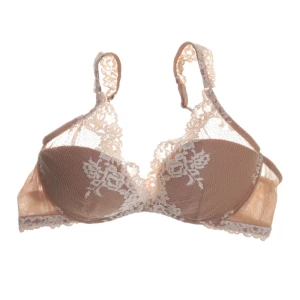 Intimissimi Giorgia Bh - **RESERVERAD** (köp ej) Den är push-up och är i relativt bra skick förutom nopporna. Det finns ingen lapp kvar men den är för stor för mig som har B kupa. Jag skulle uppskatta det till en C kupa. På sista bilden ser man en jämförelse mellan en annan bh från intimissimi med B kupa (dock INTE samma modell) Längden på denna är 75.
