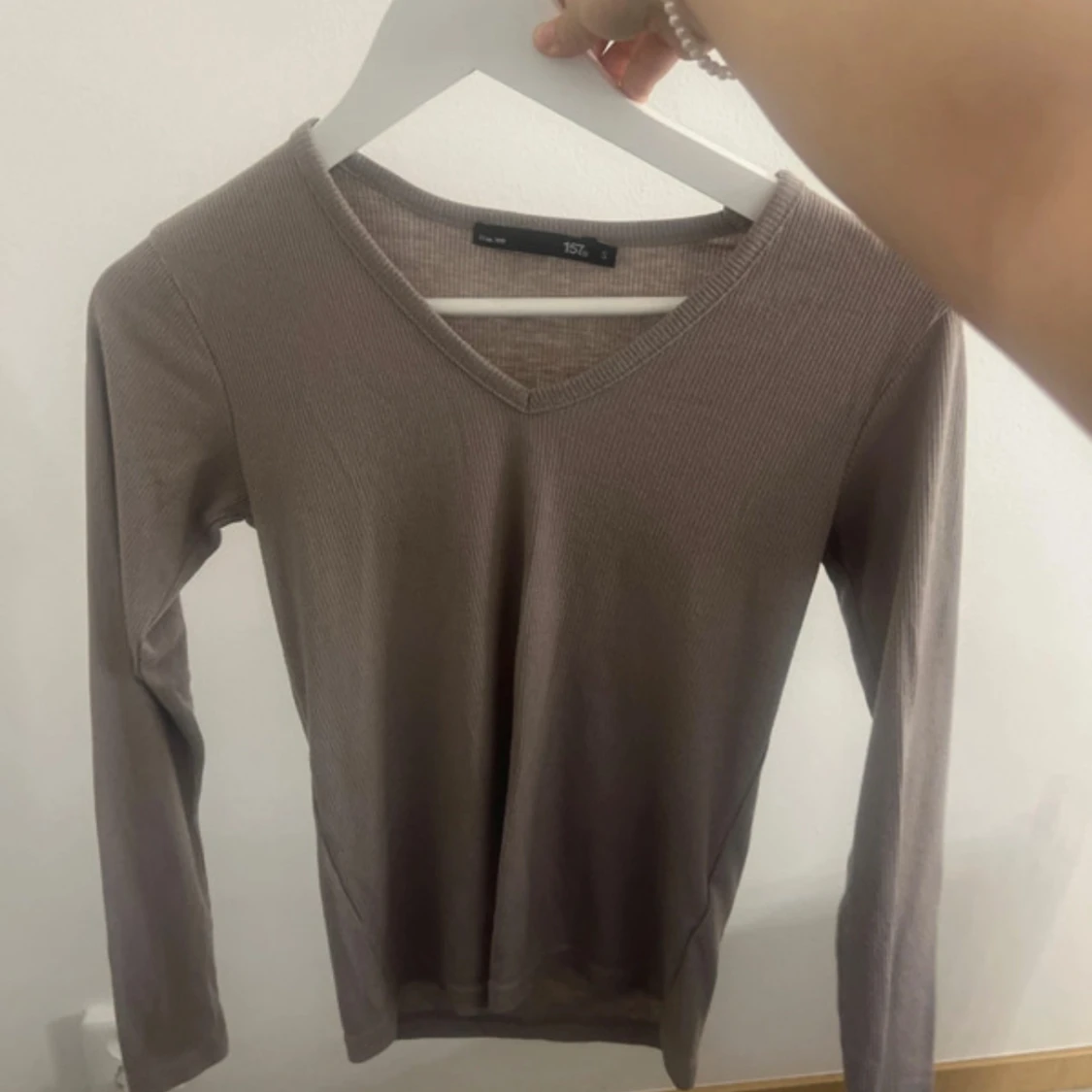 Beige-rosa  ribbad långärmad tröja från 157