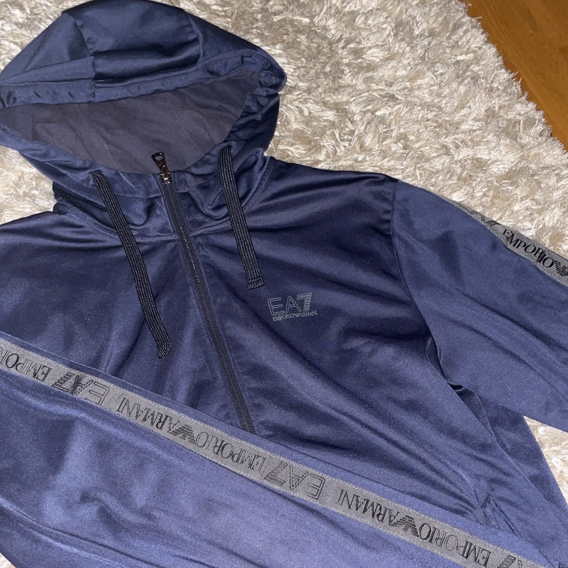 Marinblå hoodie från EA7 Emporio Armani