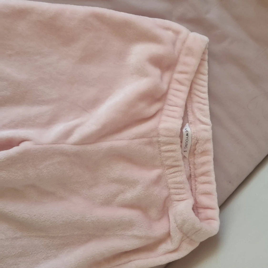 Ljusrosa mjukisbyxor från LCWYOUNG - 1