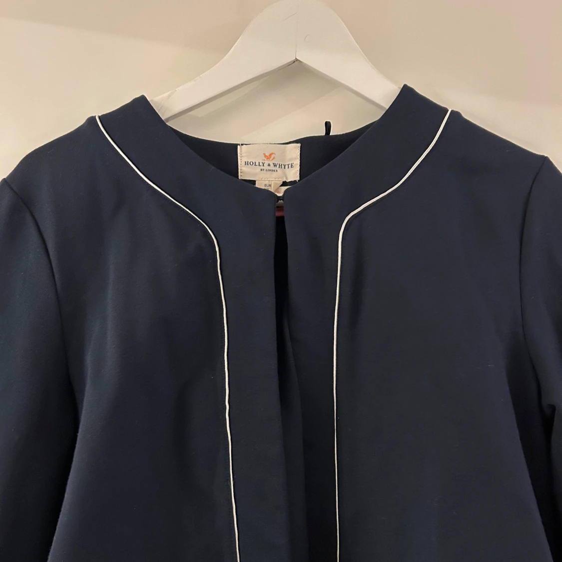 Kofta med vita detaljer - 1